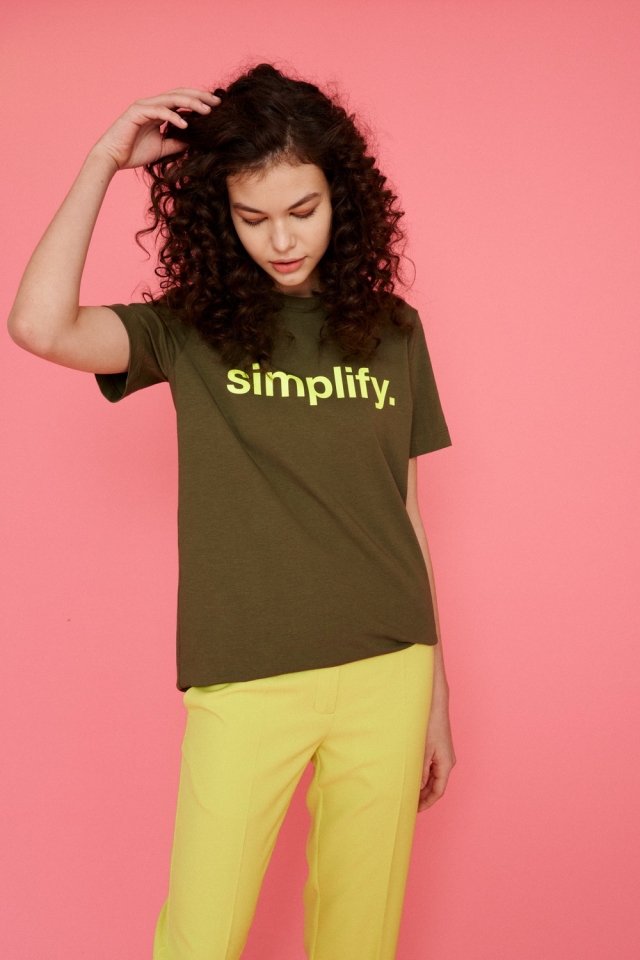 Хлопковая футболка цвета хакки с принтом Simplify арт: 6.1920 D1